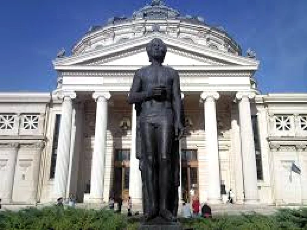 statuie eminescu ateneu