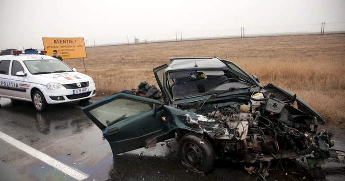 Cinci persoane şi-au pierdut viaţa în accidentul de pe DN13 FOTO: Mediafax