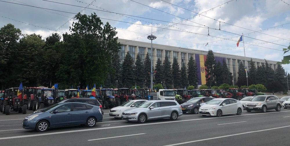 Agricultorii moldoveni reiau protestele din fața Guvernului: Niciun progres în realizarea revendicărilor noastre 