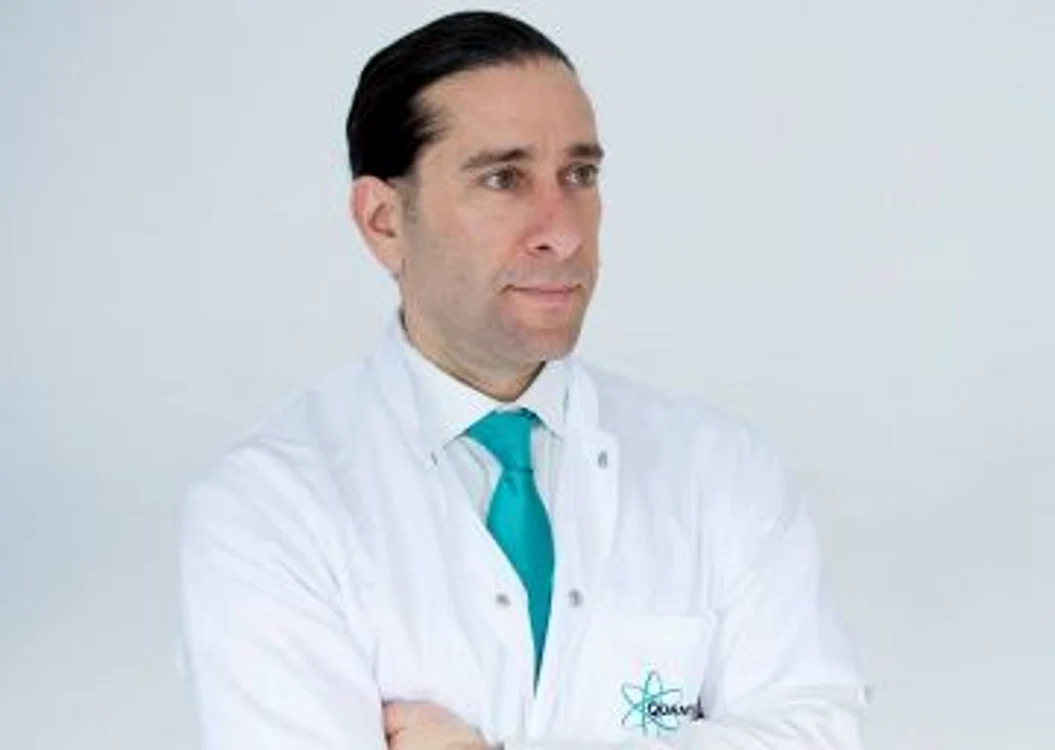 Dr. Jacob Barber este specialist în medicina alternativă holistică și cercetător cu peste 20 de ani de experiență