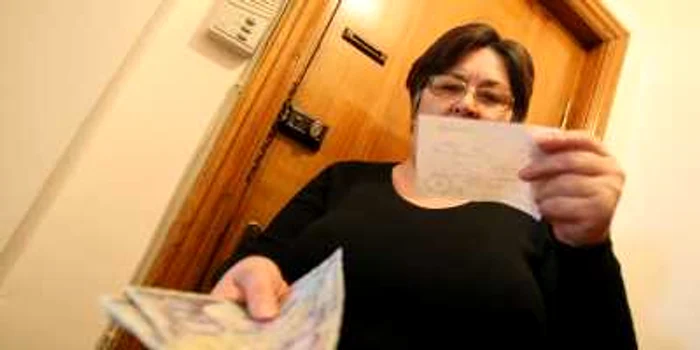 Pensionarii plătesc cu greu întrţinerea