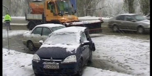 Craiova: Tânăra care a provocat accidentul a ajuns la spital cu răni la cap