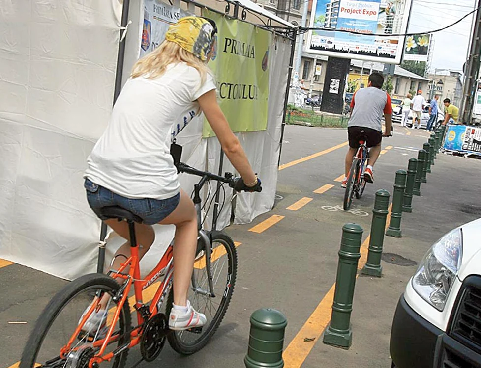 
    În Capitală, pistele pentru biciclişti măsoară 68,64 km lungime.  