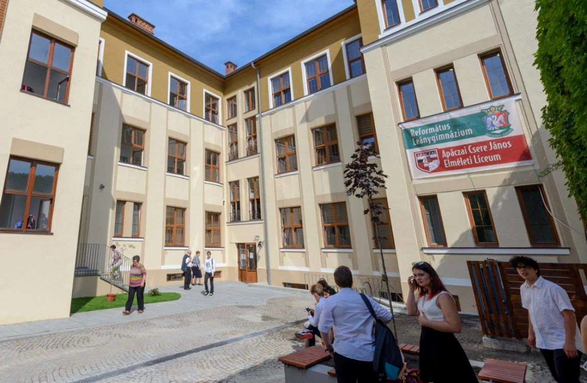 Părinţii elevilor discriminaţi solicită scuze de la fostul inspector şcolar. FOTO: Kiss Gabor