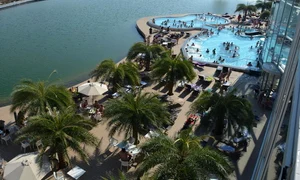 La Therme te poți bălăci printre palmieri jpeg