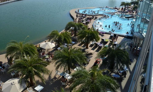 La Therme te poți bălăci printre palmieri jpeg