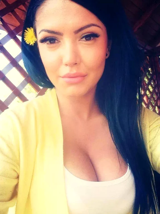 
    Andreea Mantea şi-a schimbat look-ulSursă foto: arhivă personală  