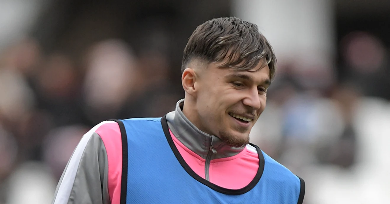 Andrei Rațiu zâmbește după un sezon excelent în Spania. Foto Facebook Rayo Vallecano 
