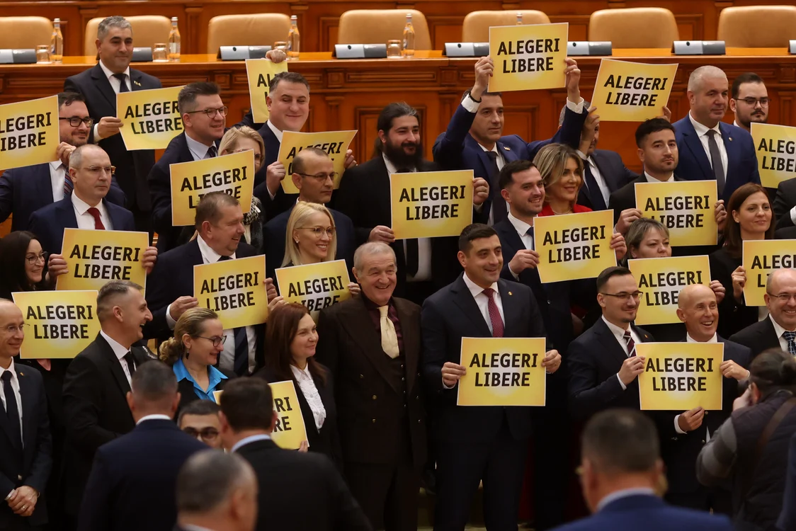 La prima ședință a Camerei Deputaților, AUR a cerut alegeri libere. Foto Inquam/George Călin