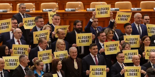 Prima ședință a Camerei Deputaților în noua componență după alegerile parlamentare, la Palatul Parlamentului din București. FOTO Inquam Photos / George Călin