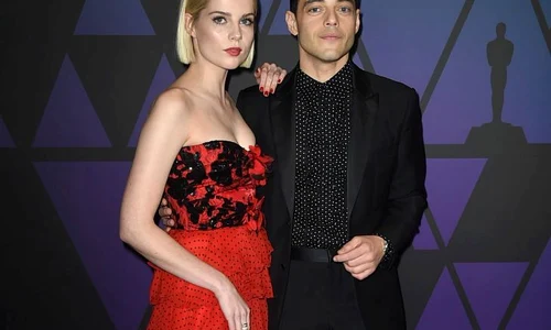 2 rami malek si lucy gettyimages 1063395166 jpg jpeg