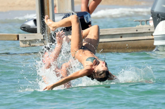 Elisabetta Canalis în vacanță cu sportivul român Georgian Cîmpeanu. Foto: Profimedia Images