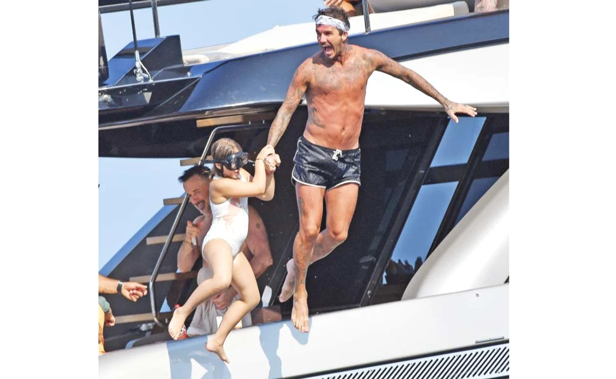 
    David Beckham a învăţat-o să sară în apă pe fiica lui cea mică, HarperFoto: profimedia  