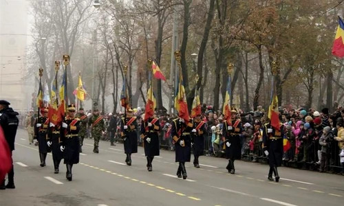 1 500 de militari şi poliţişti participă la parada dedicată Zilei Naţionale a României jpeg
