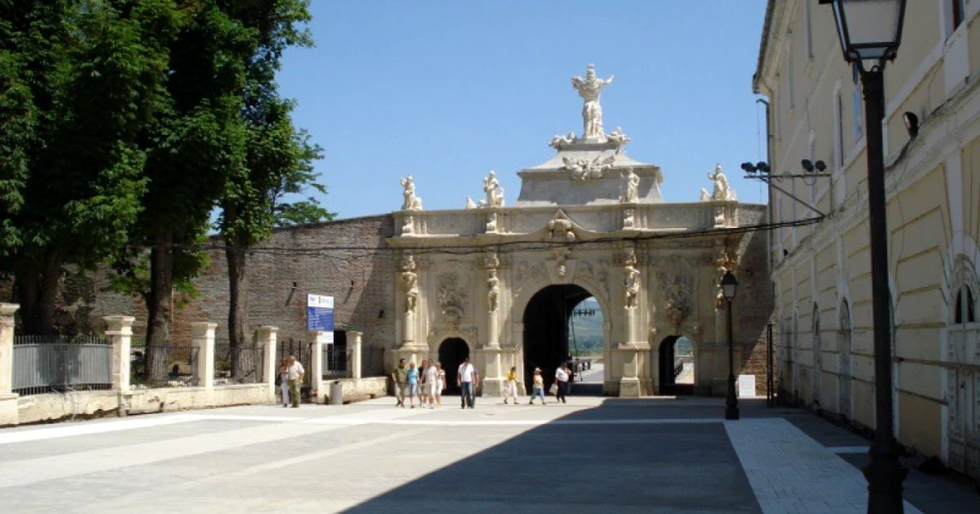 poarta 3 cetate alba