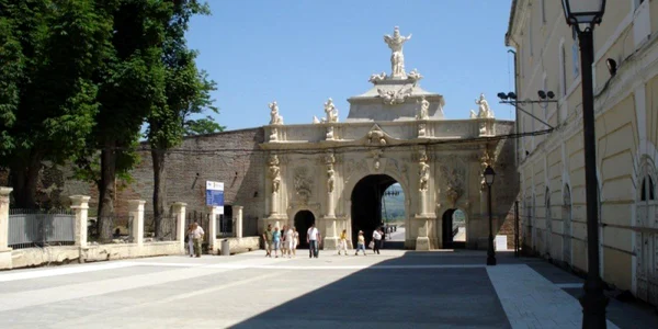 poarta 3 cetate alba