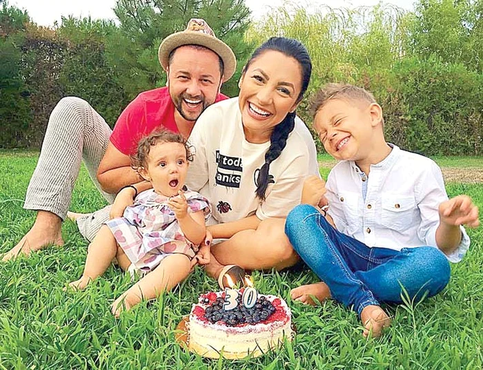 Andra şi Cătălin petrec mâine şi în familie