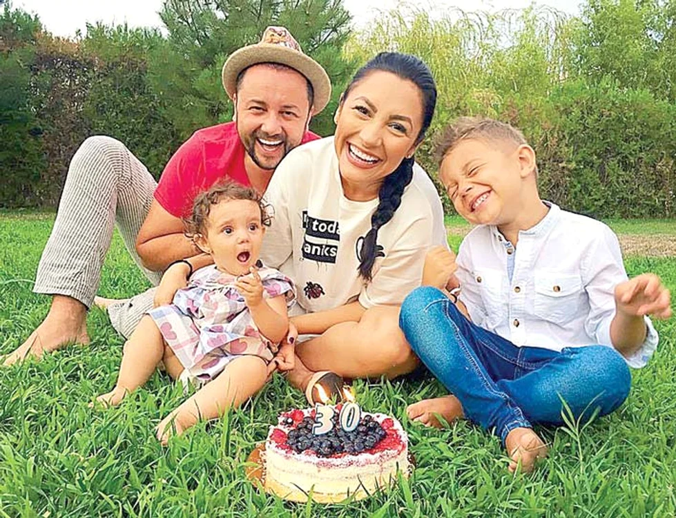 Andra şi Cătălin petrec mâine şi în familie