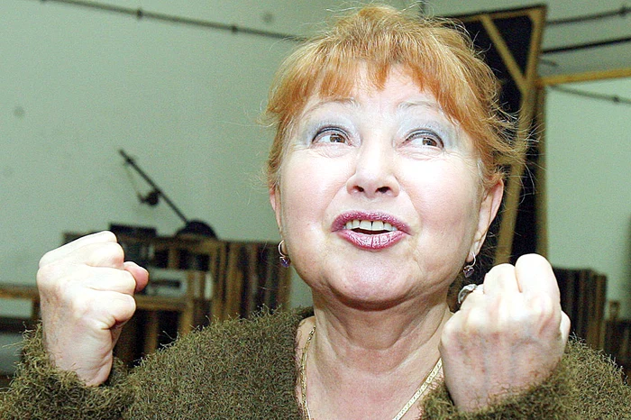 Stela Popescu tânjeşte după frumuseţea pe care o avea în tinereţe