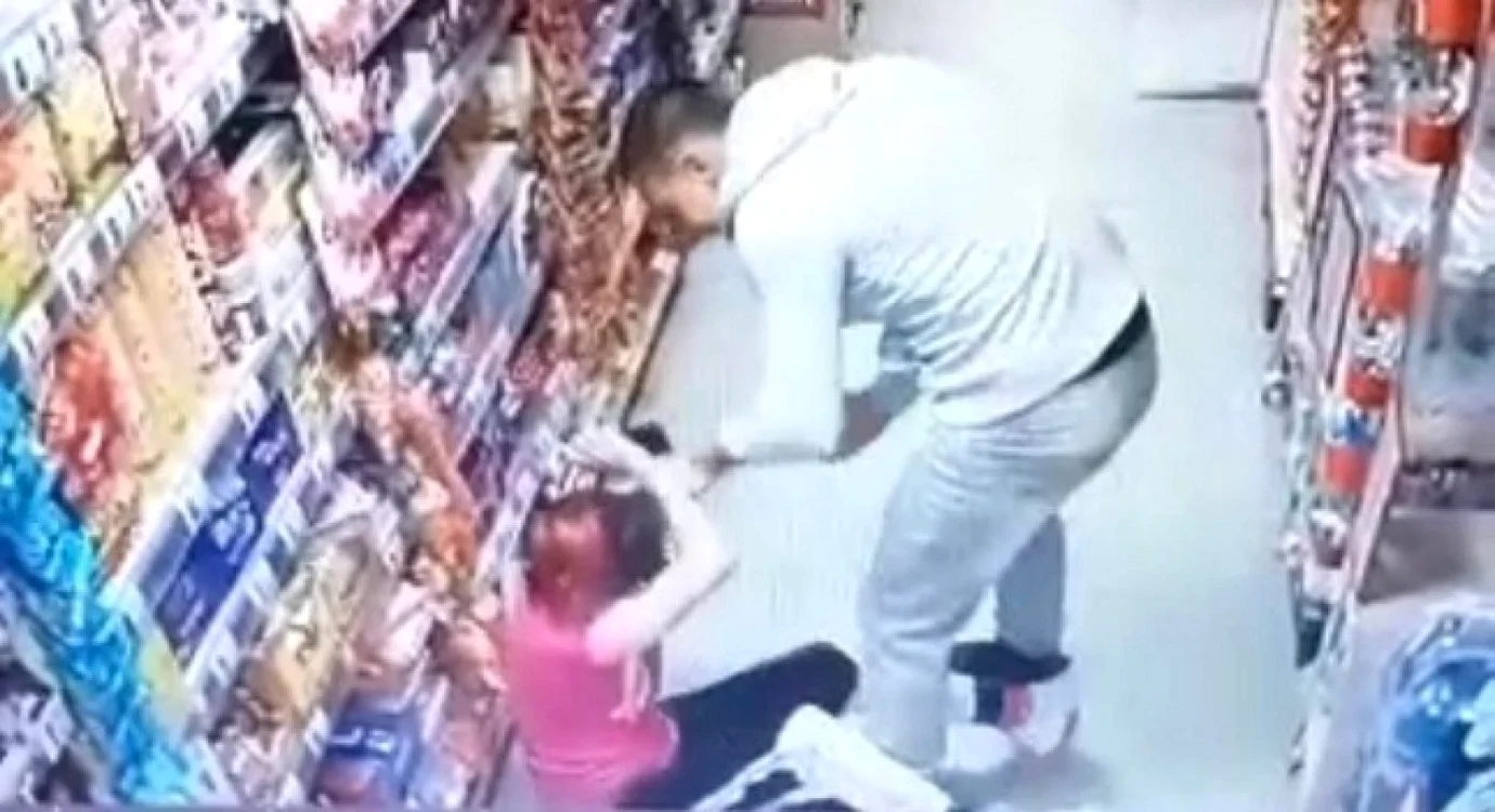 Femeia a fost bătută cu bestialitate   Foto: captură video youtube