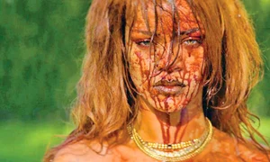 Rihanna s a mânjit cu sânge de  porc, achiziţionat de la o măcelărie,  pentru a fi cât mai reală scena jpeg