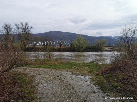 poduri feroviare peste mures in santier foto daniel guta adevarul