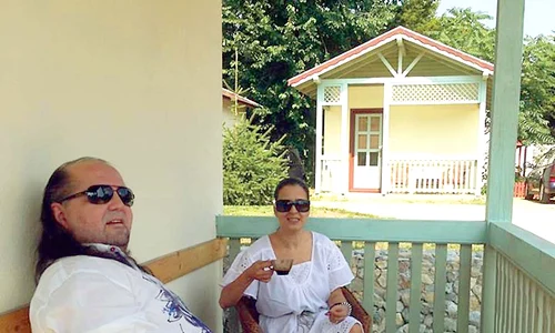 2013  Solistul s a luptat  vreme de doi ani  cu o boală care  îl adusese în  pragul depresiei  În  acelaşi an, Nouria  Nouri a băgat divorţ jpeg