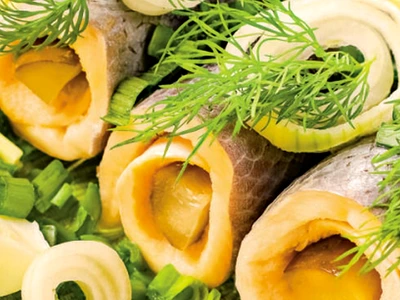 rulouti de hering cu castraveti murati jpg