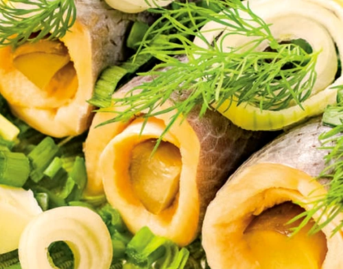 rulouti de hering cu castraveti murati jpg