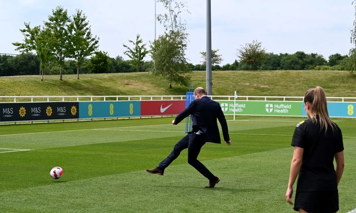 Prințul William vizită fotbal jpg