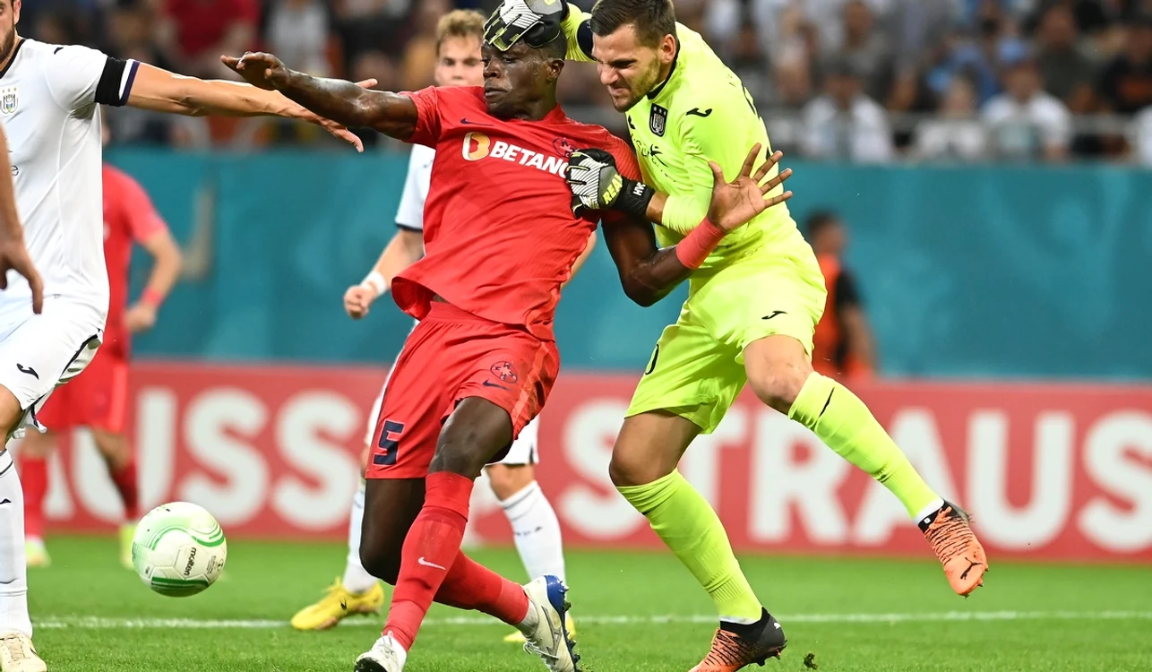 Controverse în prima repriză (FOTO: Sportpictures)