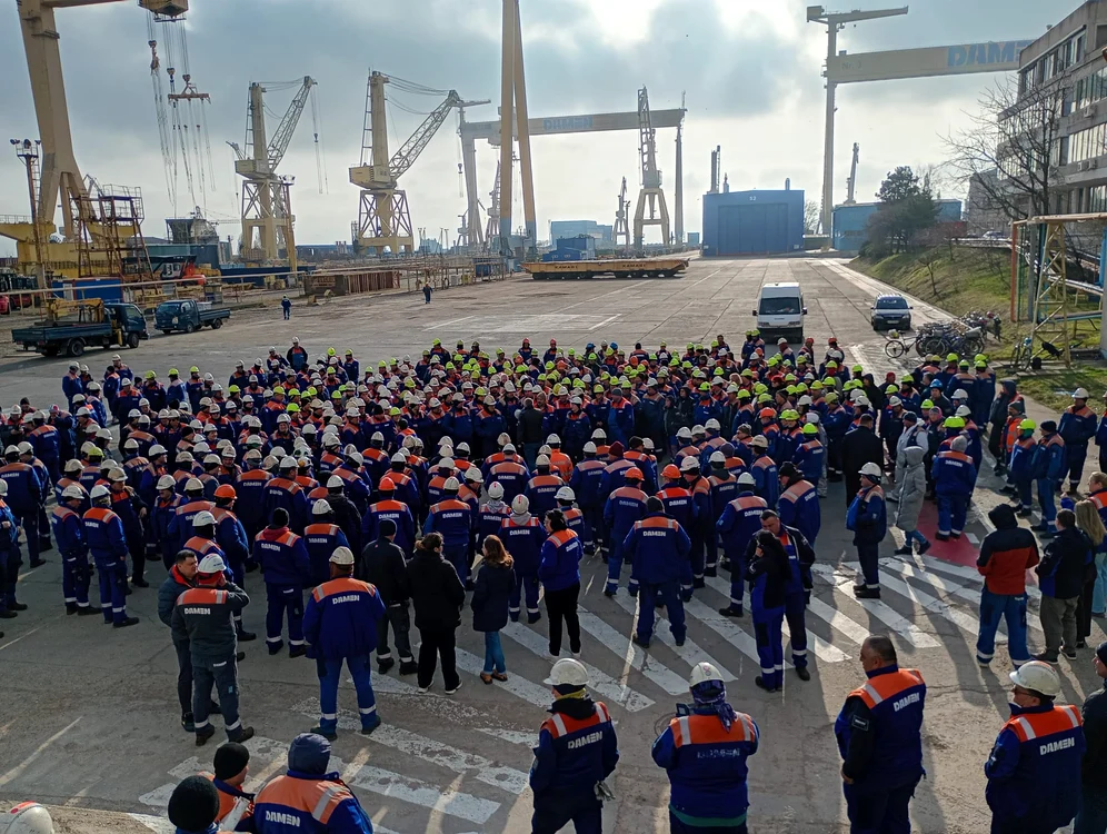 Angajații Șantierului Naval Damen Mangalia protestează de câteva zile. FOTO BNS