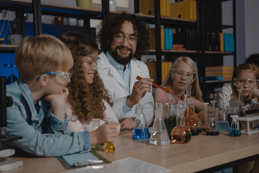 Science Festival, la Baia Mare. Târgul de experimente științifice interactive are loc în aer liber VIDEO