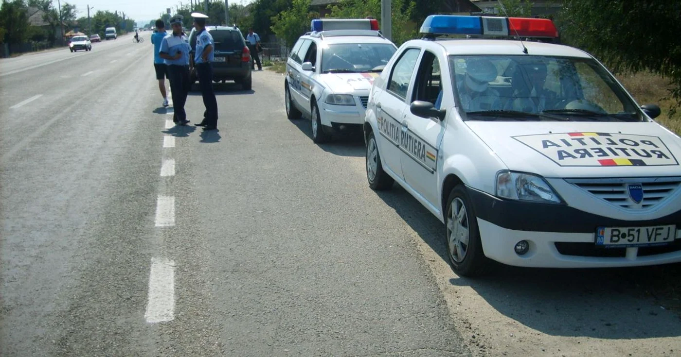 Foto arhiva. Politiştii cercetează împrejurarile în care s-a sinucis bărbatul