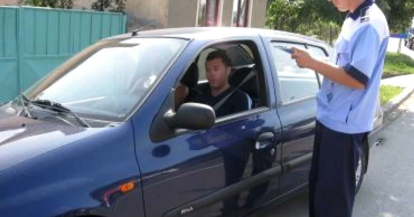 Alba Iulia: Amenzi şi permise reţinute de poliţişti (GALERIE FOTO)