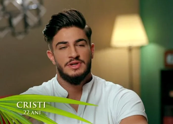 Cristi (22 de ani) este ipsita care a sedus-o pe Marinela