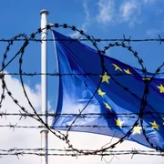 migratie sarma ghimpata uniunea europeana drapel ue foto shutterstock