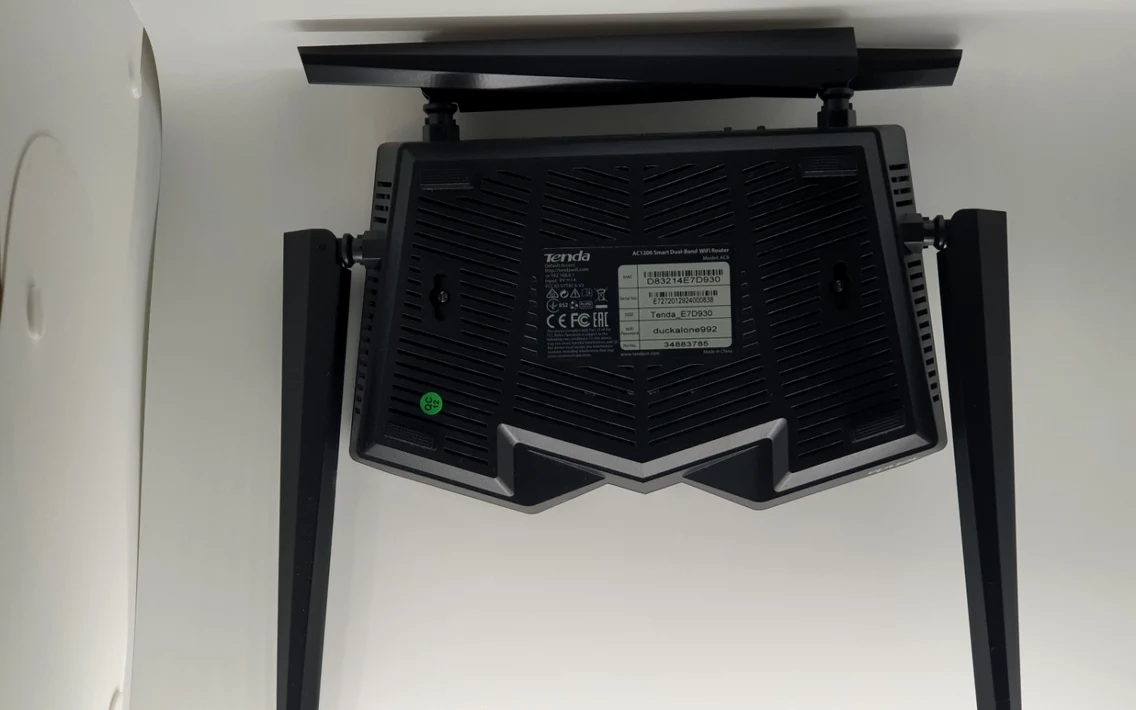 Router Tenda AC6 FOTO Adrian Pogîngeanu