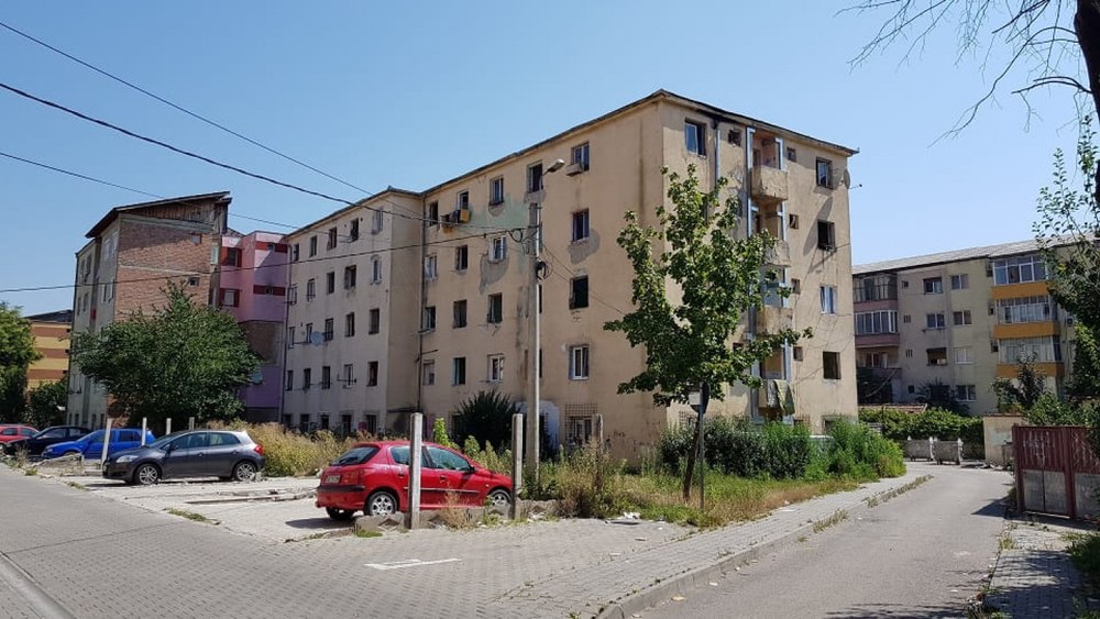 Bloc de locuințe sociale, demolat pentru a se face o parcare supraetajată. A fost semnat contractul de execuție