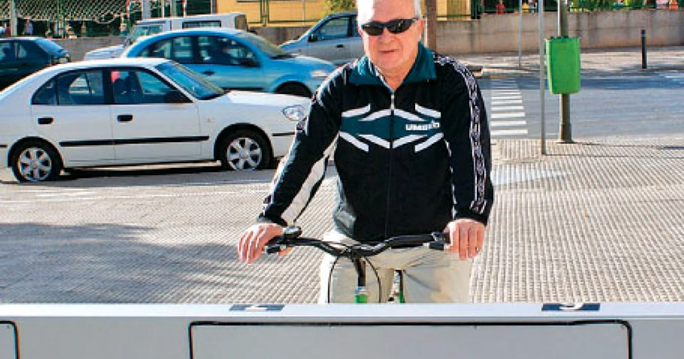 În fiecare zi, Vasile Proţap merge la serviciu cu bicicleta