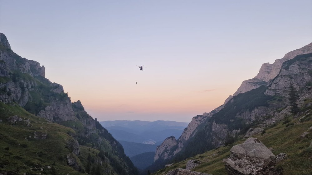 Turiste salvate din Bucegi cu elicopterul, după ce s-au aventurat pe trasee imposibile pentru ele FOTO