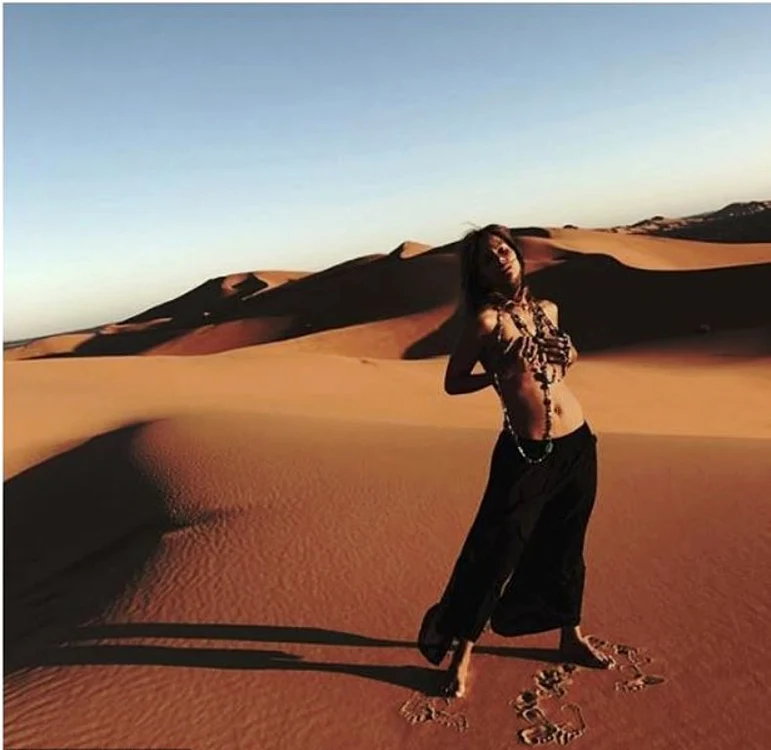 Halle Berry, 52 de ani, a postat joi o fotografie sexy cu ea pe contul ei de Instagram
