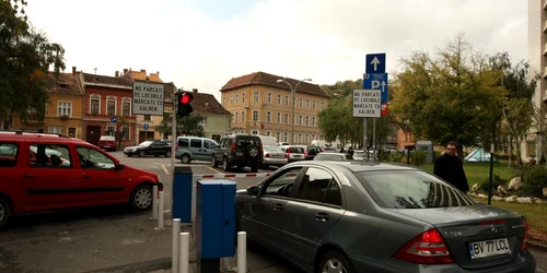 Locurile de parcare de la Aro Palace sunt cele mai scumpe din oraş. Foto: Stelian Grăjdan