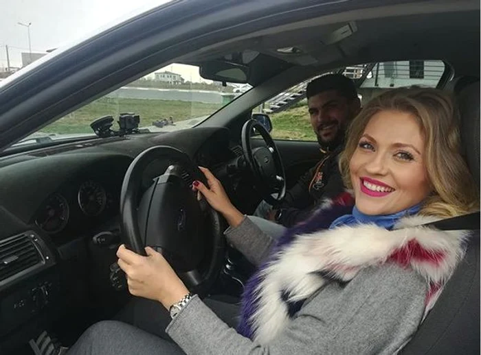 Mirela Vaida, însărcinată în 5 luni, a condus o mașină de raliu, alături de un pilot profesionist