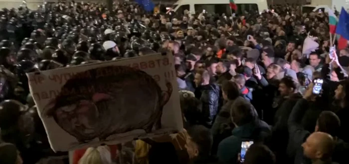 Decizia a fost luată în urma protestelor din capitala bulgară. FOTO captură YouTube Euronews