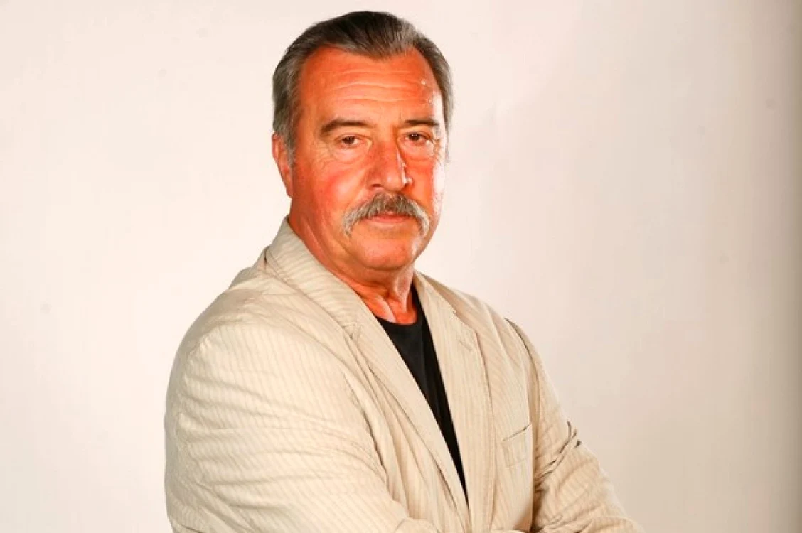 Actorul Costel Constantin, care l-a interpretat de mai multe ori pe Alexandru ioan Cuza, este invitatul istoricului Adrian Cioroianu în emisiunea „Televiziunea,
dragostea mea“, transmisă la TVR 2