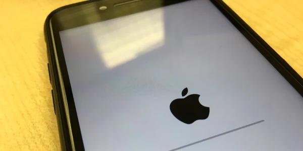 apple ios update actualizare foto shutterstock