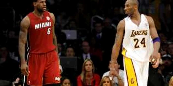 LeBron James (st\nga), pe urmele lui Kobe Bryant