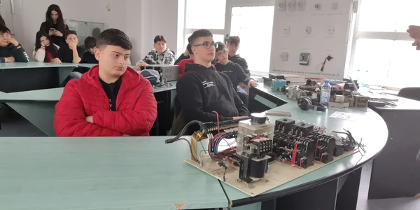 atelier dotat de un agent economic, la un liceu din slatina, pentru calificarea electrician   foto alina mitran jpg