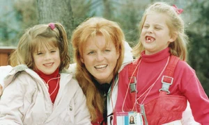 Sarah Ferguson cu Beatrice și Eugenie profimedia 0390287045 jpg